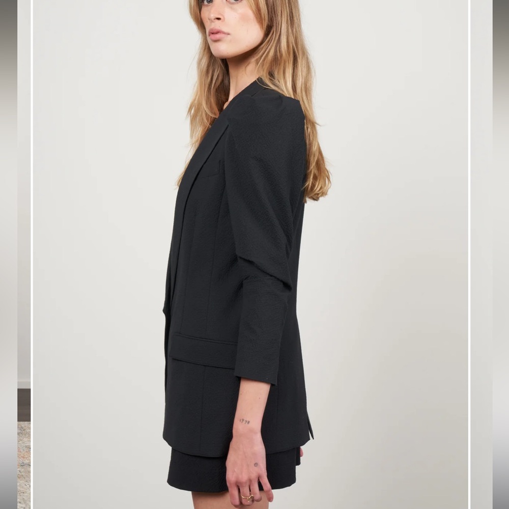 SMYTHE scrunch sleeve long line blazer - black seersucker - Picture 3 of 11
